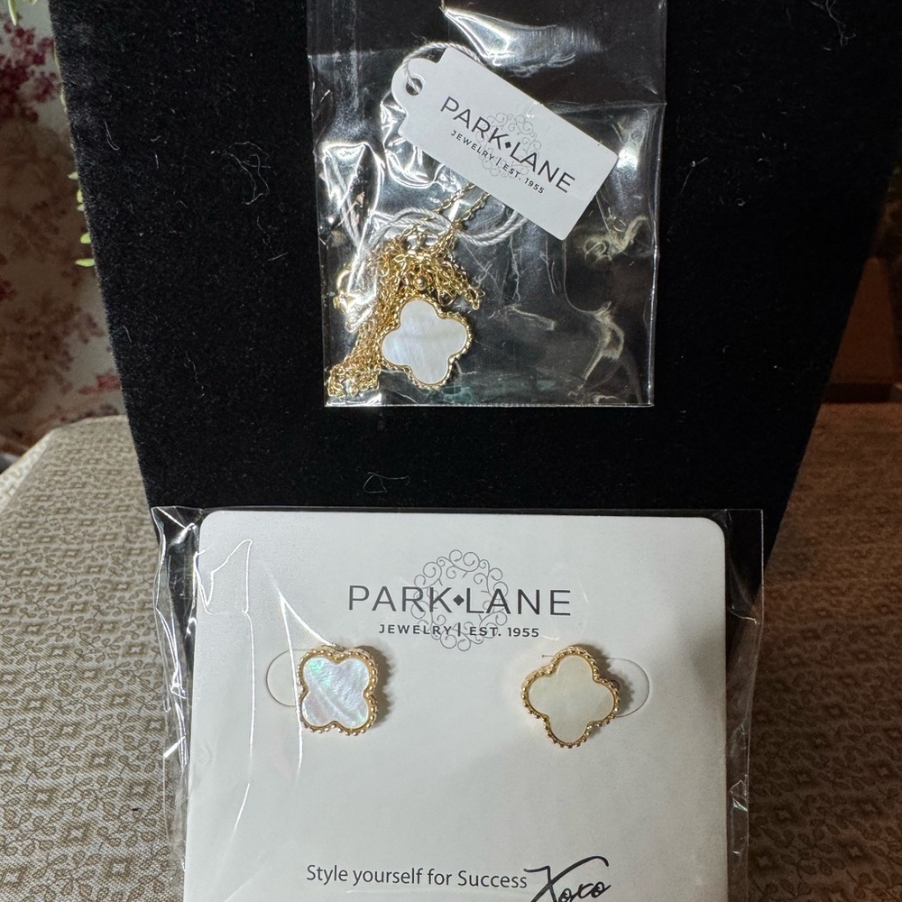 Park Lane Gold and White Clover Jewelry Set